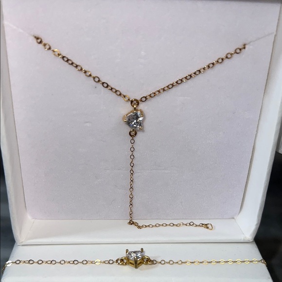 Elegant Gold Necklace with Crystal Pendant - Picture 1 of 3